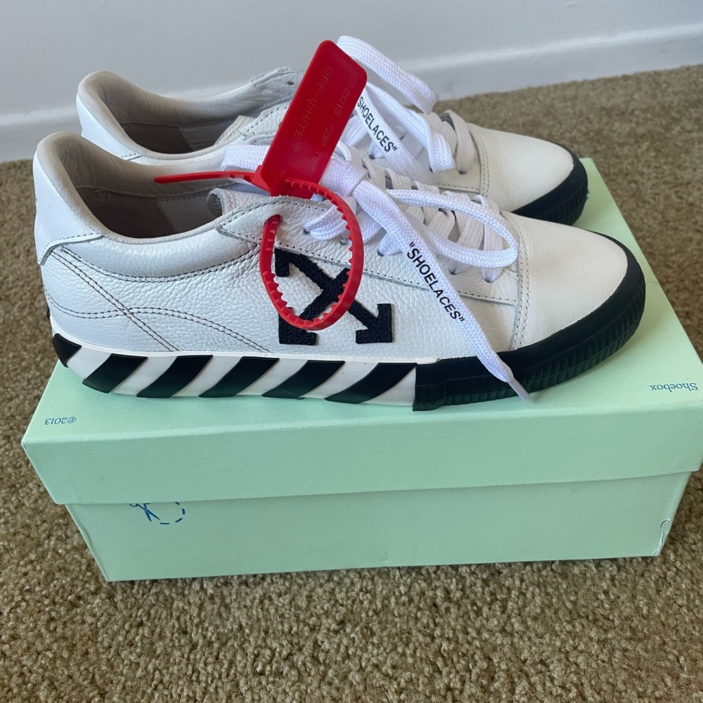 OFF-WHITE VULCANIZED SOLES in black/white